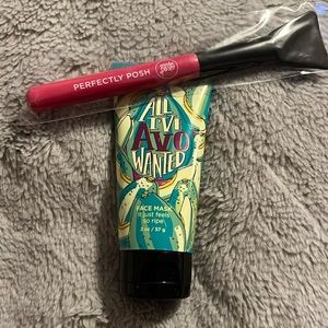 NWT Avocado Face Mask with Brush